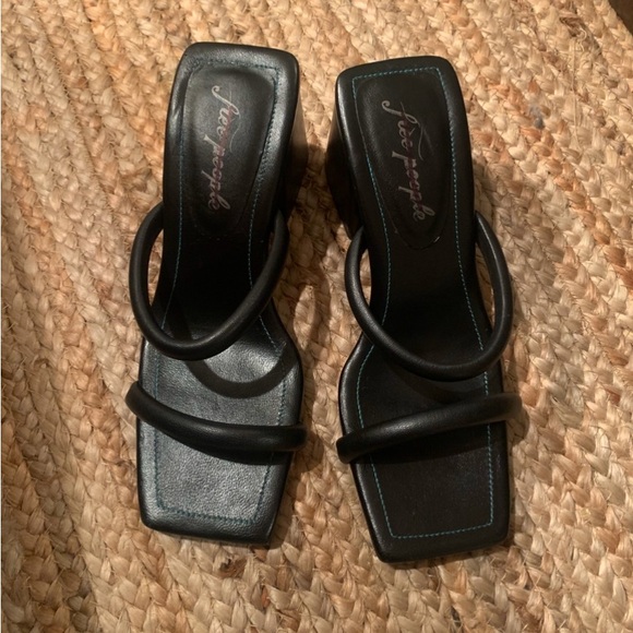 NWT Free People Black Strappy Block Heel Sandals gorgeous Sz 7.5 - Picture 13 of 13